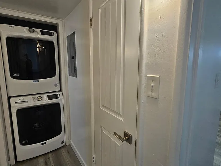 Town & Country Apartments — Photo 22