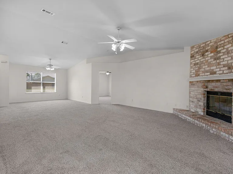 9568 Brentwood Blvd — Photo 7