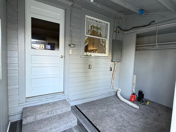 4th image of 530 W 5th St