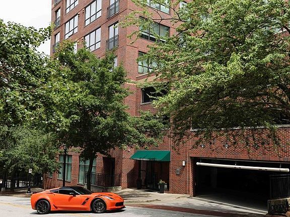 3rd image of 115 W Peachtree Pl NW Unit 501