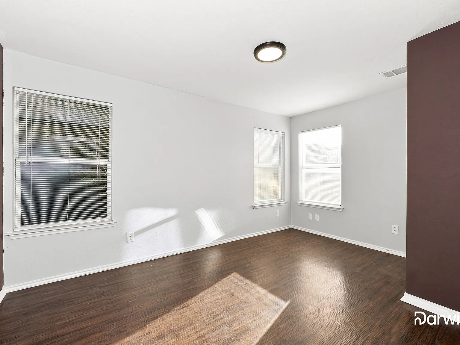 4 bed, 2.5 bath, 2469 sqft, $2,470 — Photo 4
