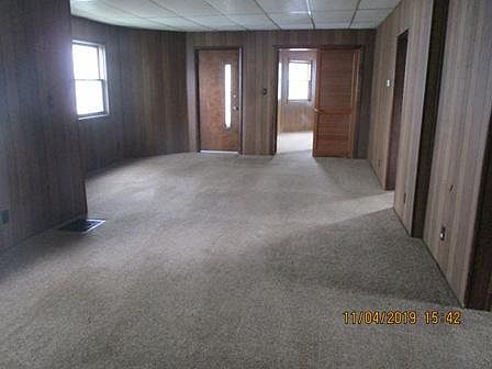 2nd image of 824 W 5th St
