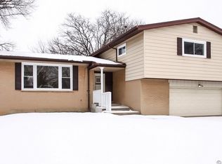 1102 W Cleven Ave, Mount Prospect, IL 60056