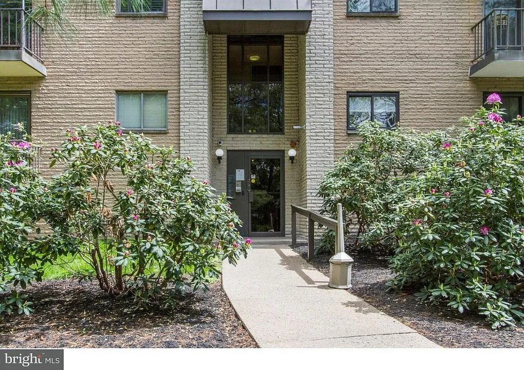 1 bed, 770 sqft, $1,300 — Photo 4
