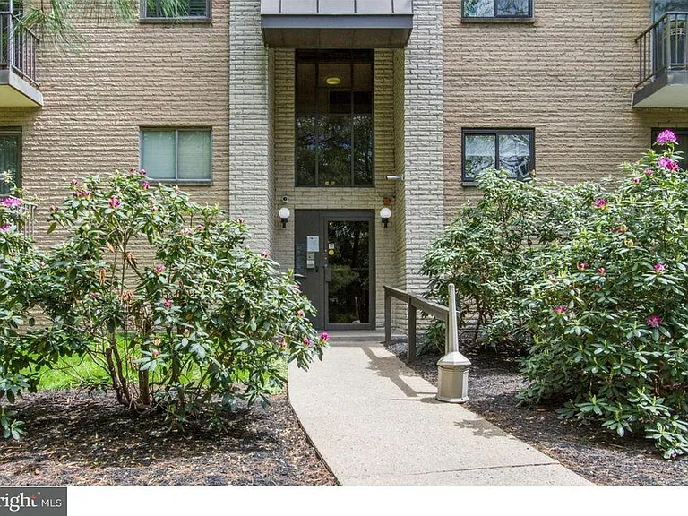 2 Glendale Rd #2 — Photo 4