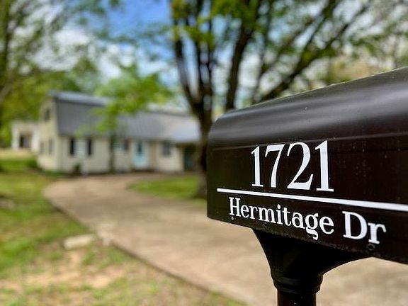 3rd image of 1721 Hermitage Dr