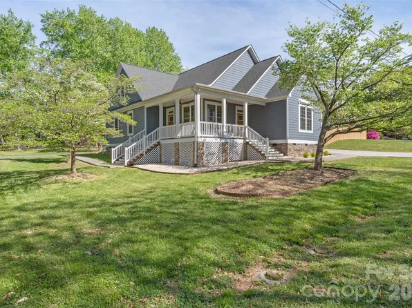 206 Montclair Dr, Locust, NC 28097