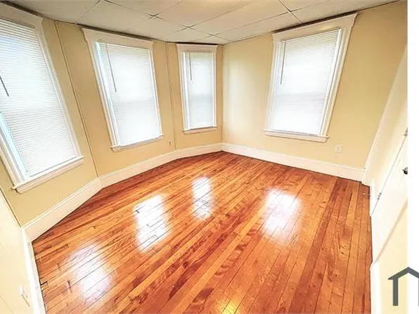 16 Groton Pl #3, Worcester, MA 01604