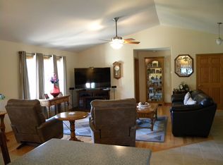 943 Meadow Ln, Marengo, IL 60152