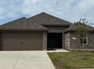 800 Birch Dr, Ennis, TX 75119