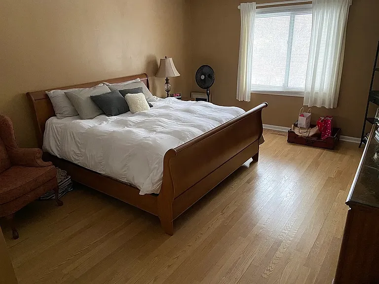 1073 W Elm St — Photo 13