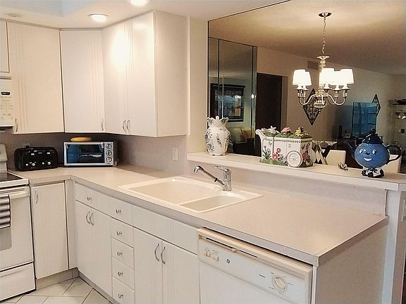 3rd image of 2402 Antigua Circle #J3