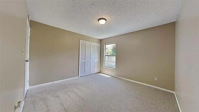 10533 Stradford Row — Photo 6