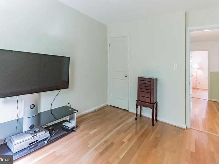 604 Hillary Ct — Photo 8