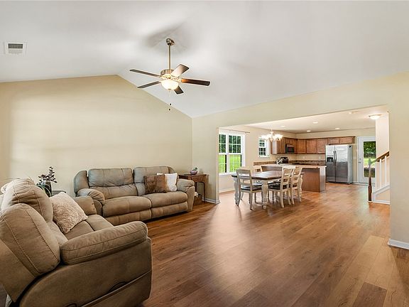 2nd image of 1041 Stoneham Cir