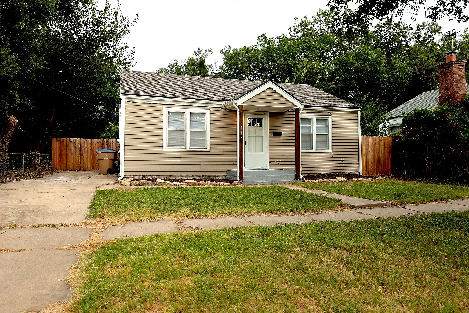 2 bed, 896 sqft, $950 — Photo 1