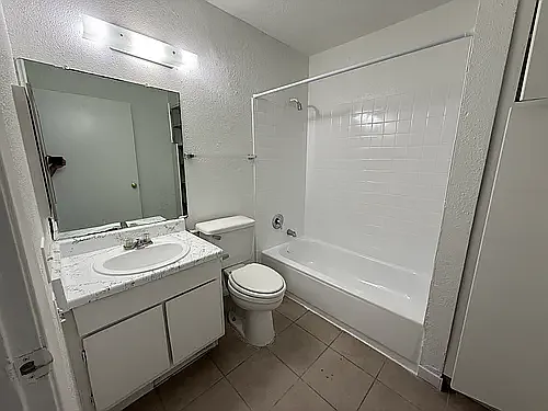 Villa Nueva Apartments — Photo 43