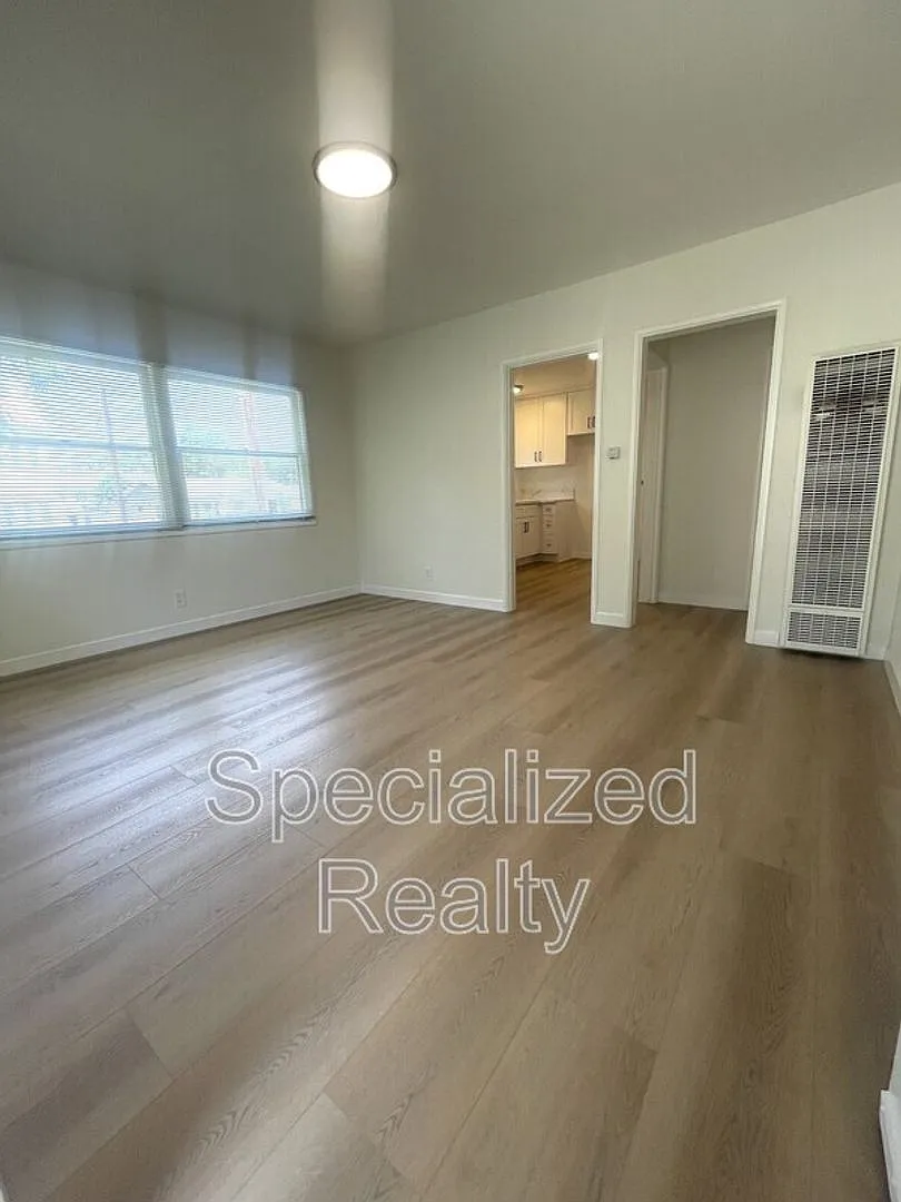 500 Hill Drive — Photo 3