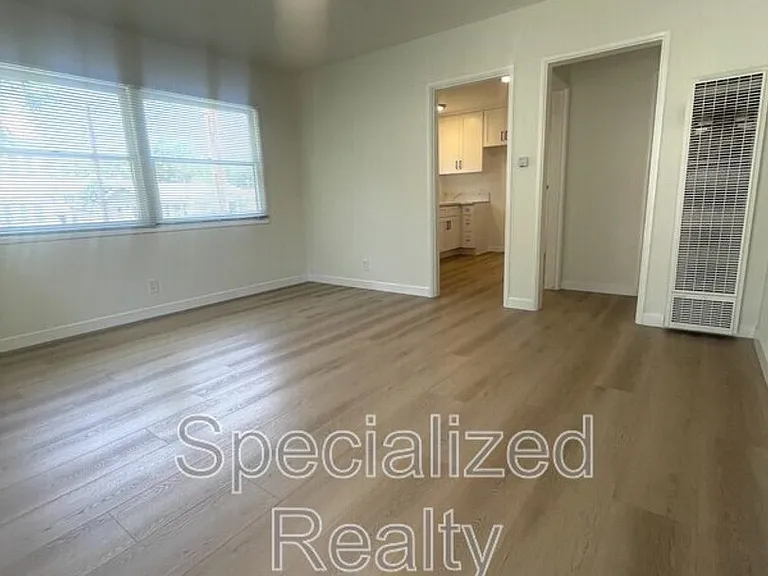 500 Hill Dr — Photo 3