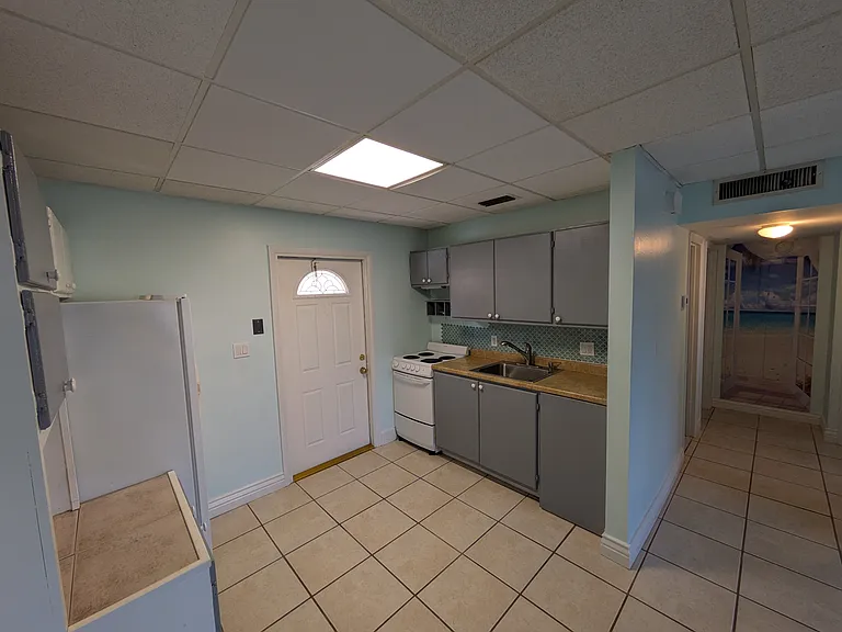 1403 Seaway Dr #B — Photo 3