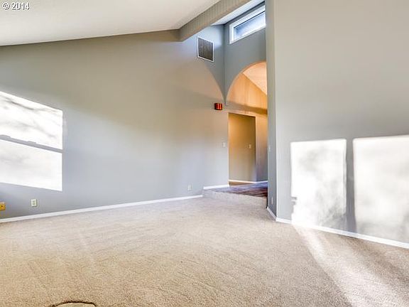 4th image of 5624 NE Farmcrest St