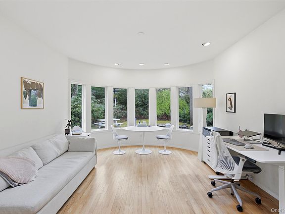 5th image of 33 Hillside Road