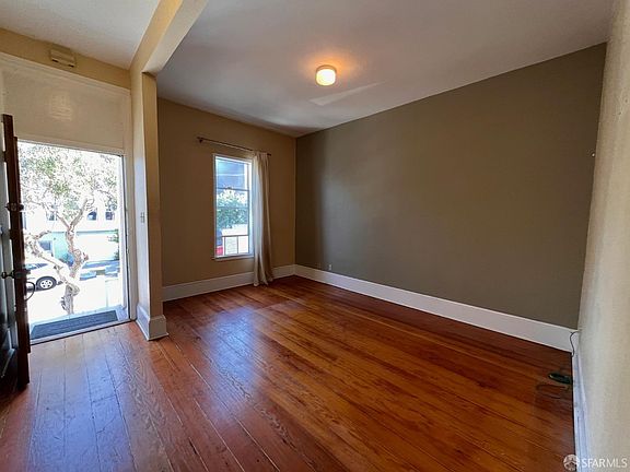 2nd image of 54 Elizabeth St