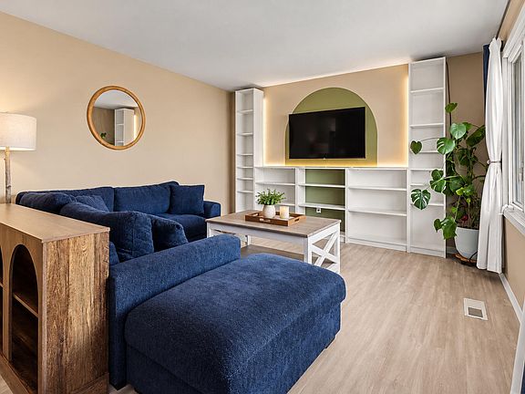 2nd image of 1350 Cozy Ln