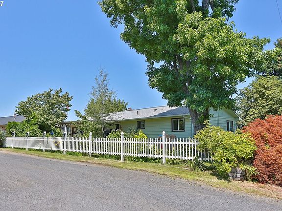 2nd image of 2940 Cameo Dr