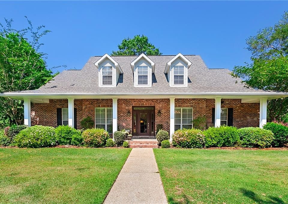 1st image of 900 Great Southern Dr