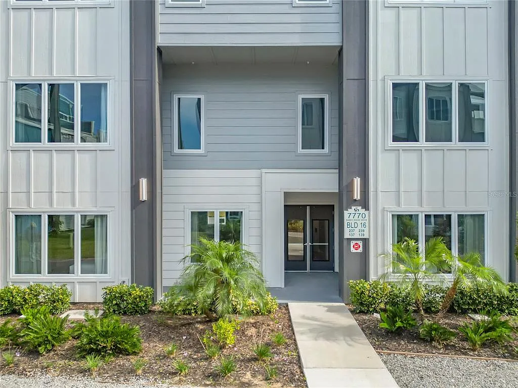 3 bed, 3.0 bath, 1500 sqft, $2,500 — Photo 1