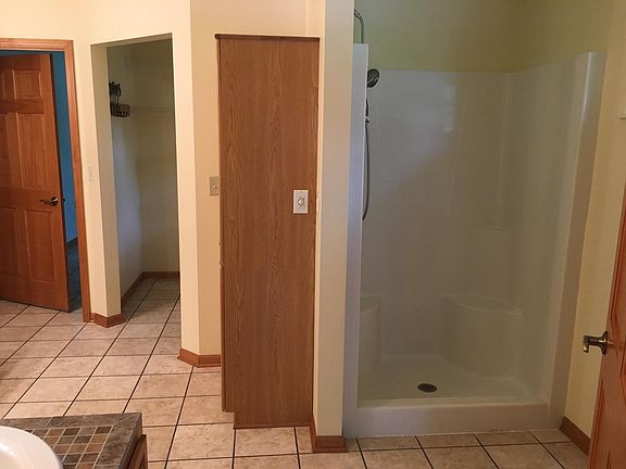 5th image of 303 Greenwich St