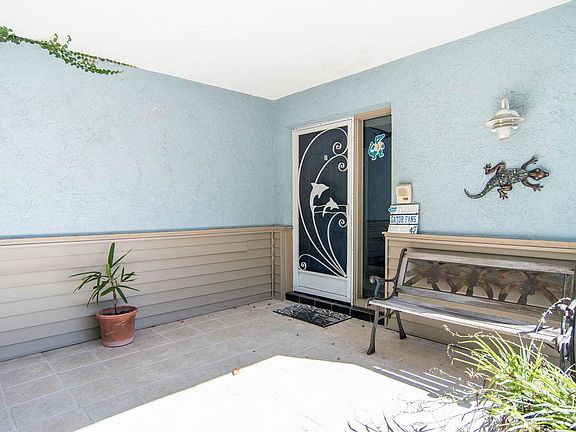 4831 Chancellor St NE Saint-large-003-6-Front Porch-1500x1000-72dpi
