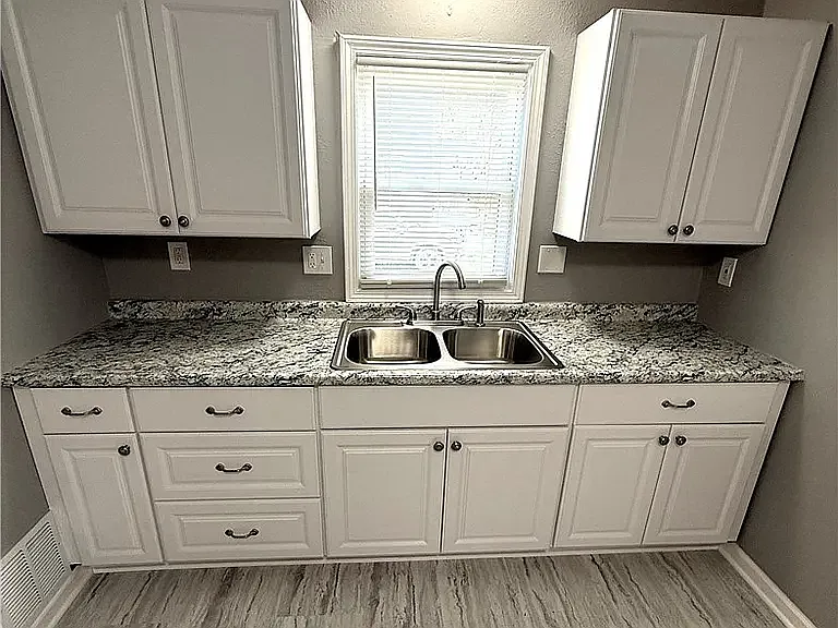 390 Cole Ave — Photo 5