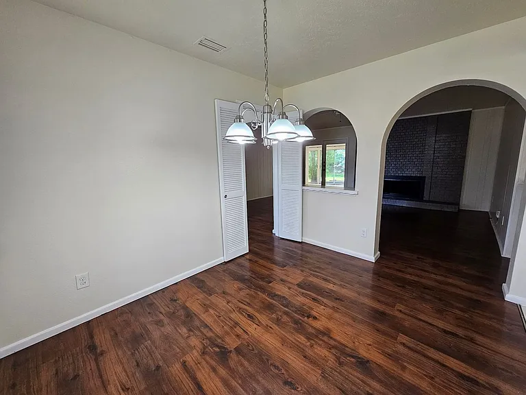 1302 Berkeley Dr — Photo 11