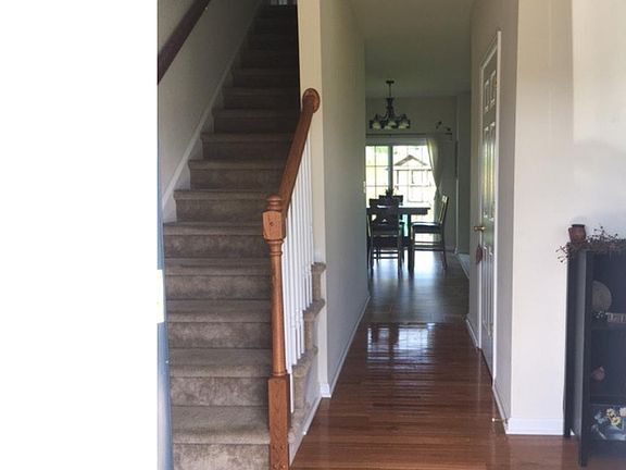 4th image of 726 Meadow Wood Ave