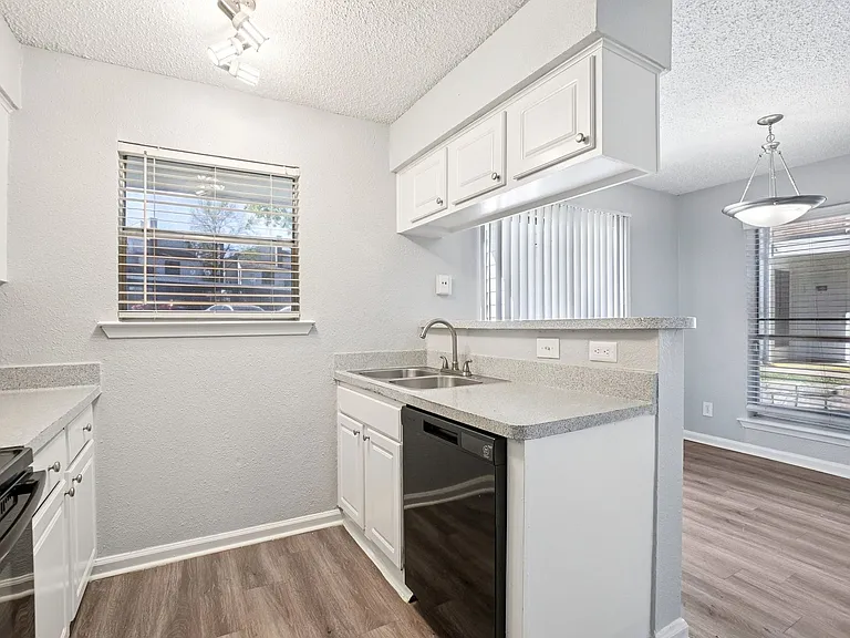 Don't Miss Out Biltmore Homes Leasing Fast — Photo 47