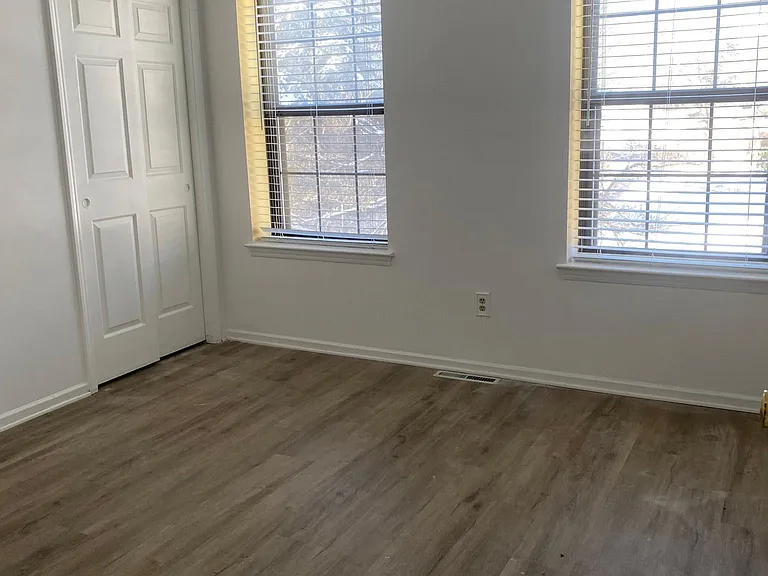 1404 Weatherstone Dr — Photo 13