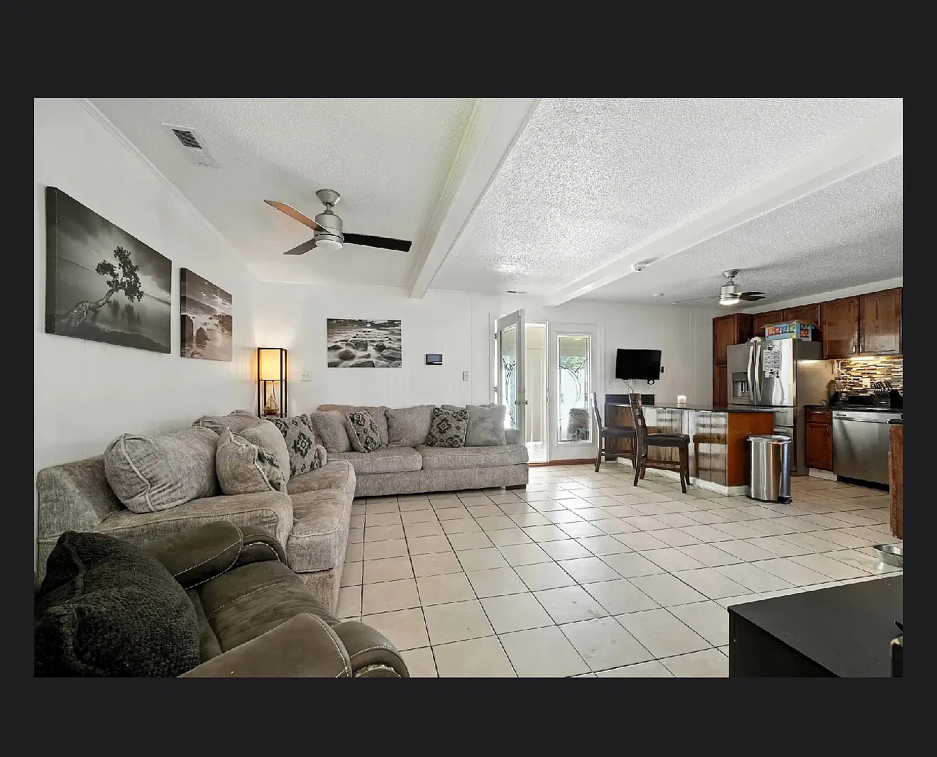 4 bed, 2100 sqft, $3,200 — Photo 2