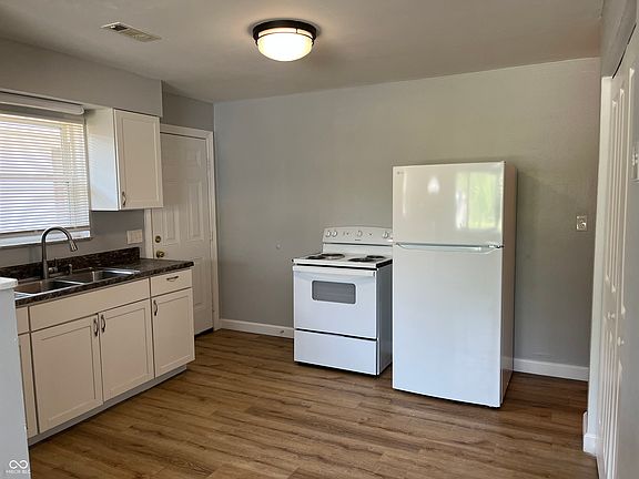 5th image of 623 N Oxford St