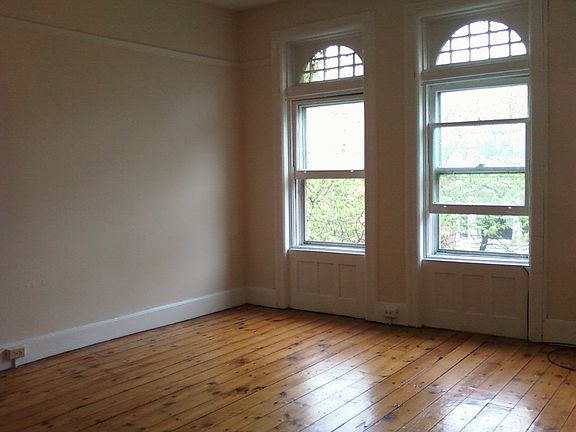 Living room unfurnished