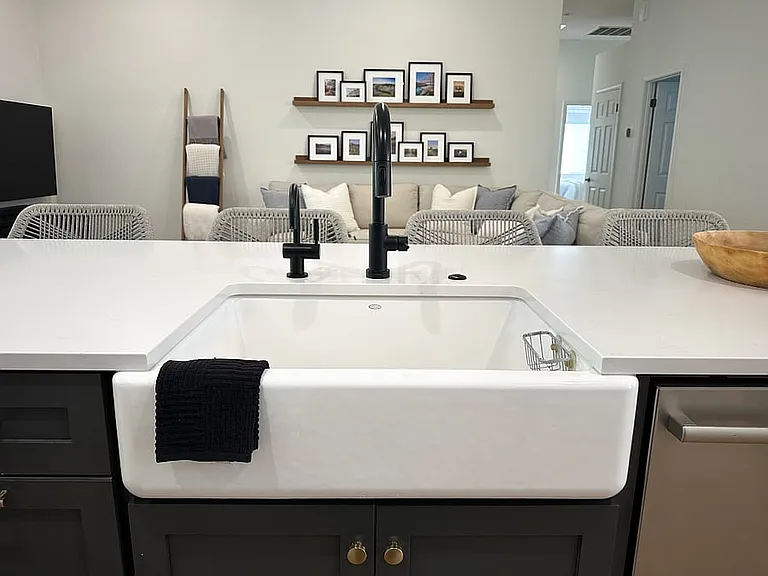 Farmhouse sink. Touch activated faucet, filtered cold and instant hot water