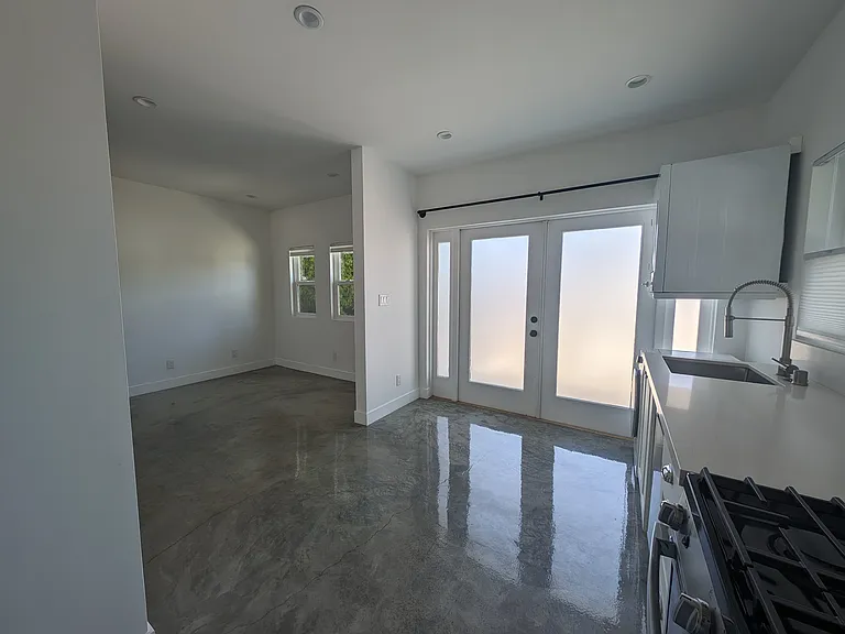 1731 Franklin St #4 — Photo 5