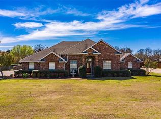 122 Suburban Dr, Ovilla, TX 75154