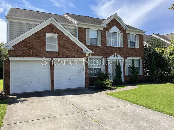 11211 Maplehurst Dr, Charlotte, NC 28277