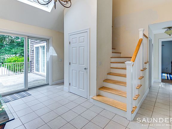5th image of 8 Amagansett Dr E