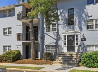 7097 Spring Garden Dr APT 101, Springfield, VA 22150