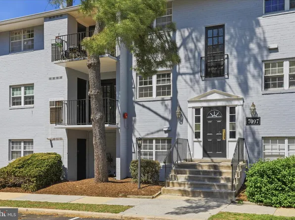 7097 Spring Garden Dr APT 101, Springfield, VA 22150