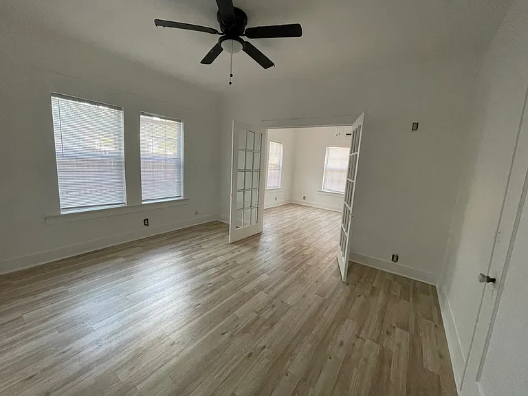 1623 Interstate Highway 35 Frontage Rd #1 — Photo 3