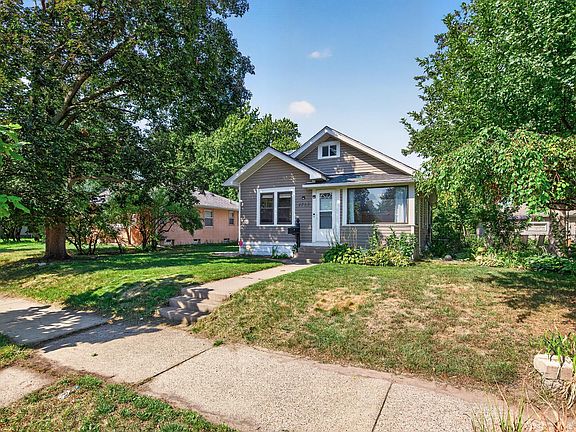 3rd image of 4723 Fremont Ave N